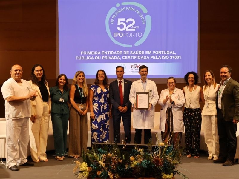 Entrega do certificado ISO 37001 ao IPO Porto pela TÜV AUSTRIA Iberia