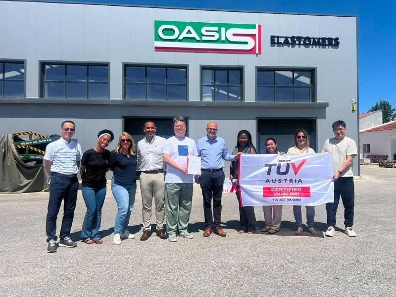 Entrega do certificado ISO 9001 à Oasis Elastomers pela TÜV AUSTRIA Iberia
